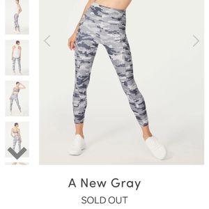Ellie A New Gray Tonal Leggings with Pockets
